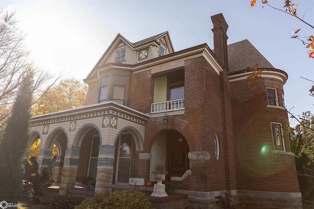 1888 Lagomarcino House For Sale In Burlington Iowa