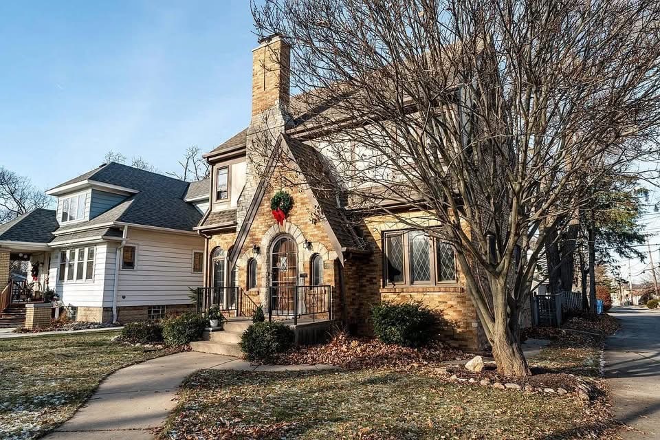 1933 Tudor Revival For Sale In Milwaukee Wisconsin