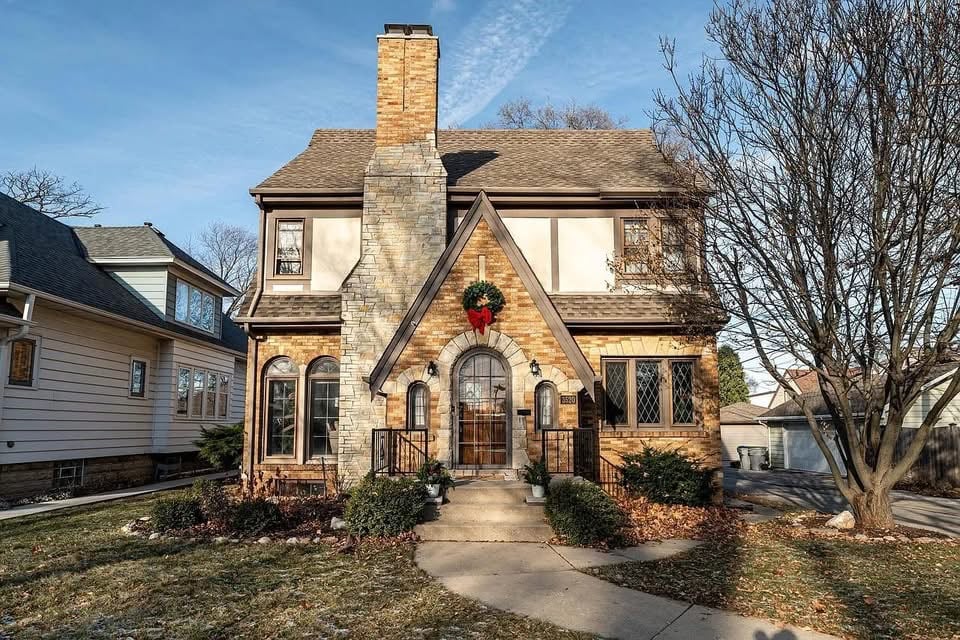 1933 Tudor Revival For Sale In Milwaukee Wisconsin