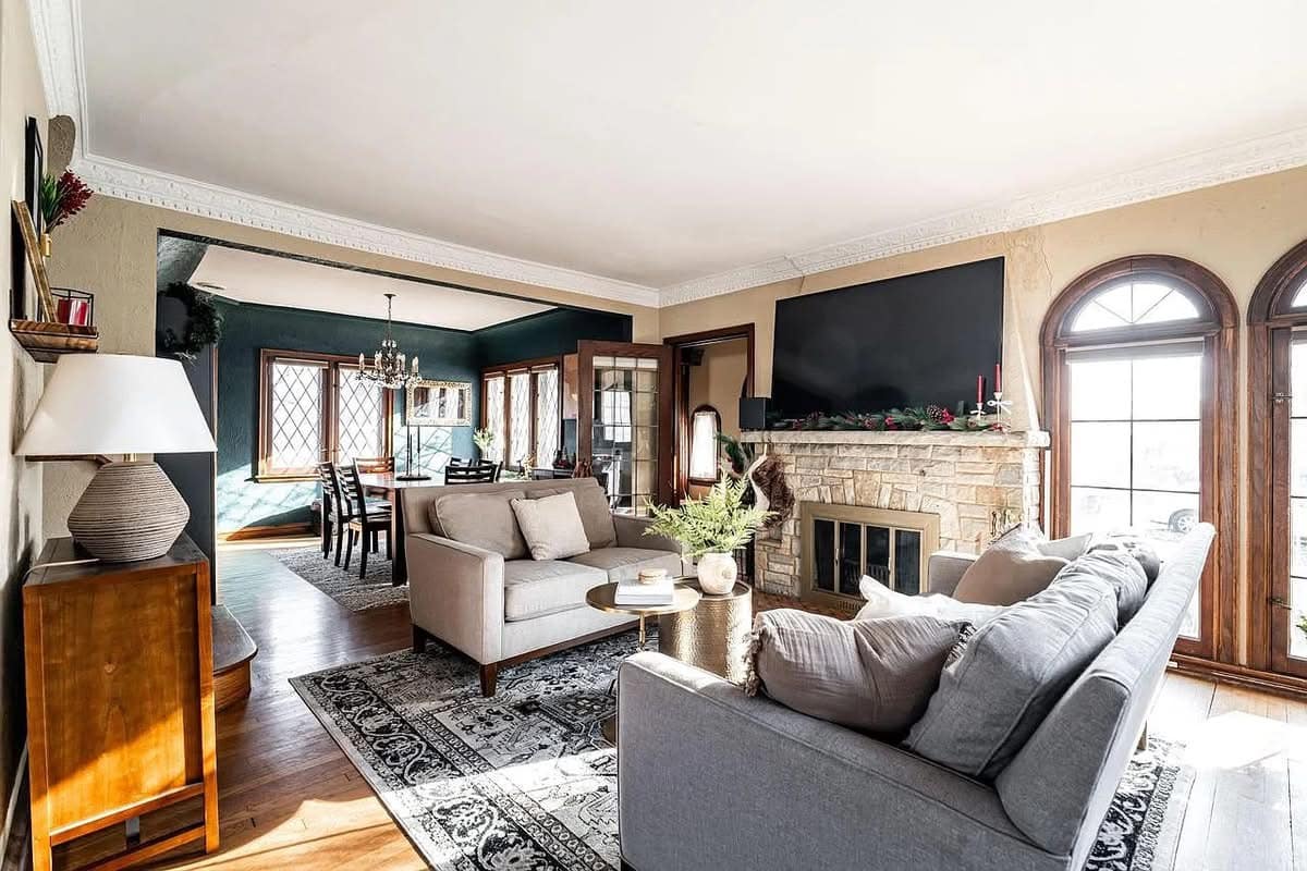 1933 Tudor Revival For Sale In Milwaukee Wisconsin