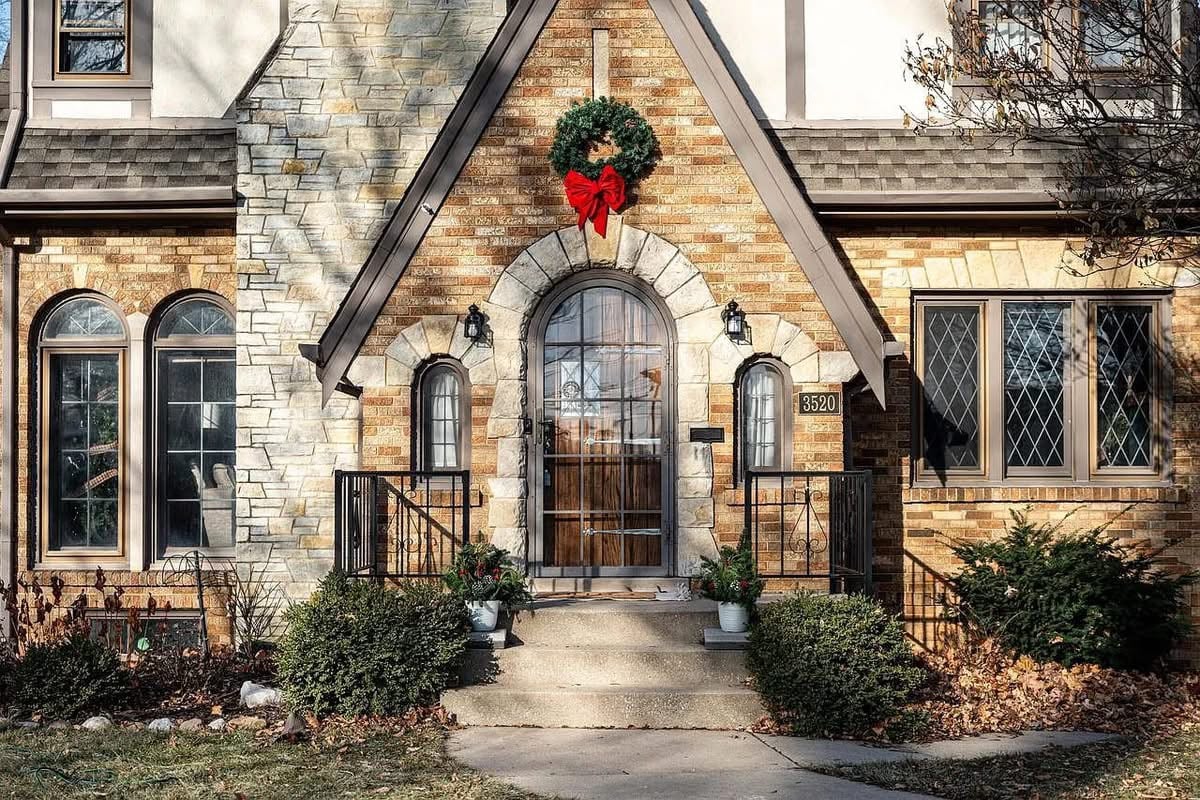 1933 Tudor Revival For Sale In Milwaukee Wisconsin