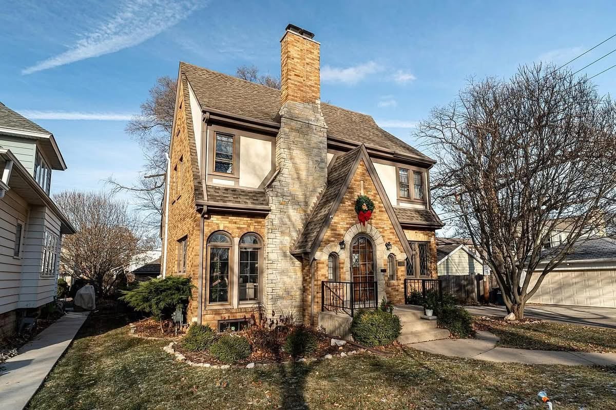 1933 Tudor Revival For Sale In Milwaukee Wisconsin