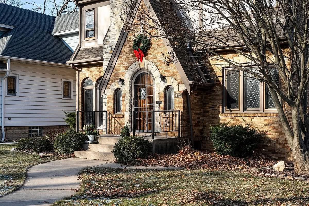 1933 Tudor Revival For Sale In Milwaukee Wisconsin