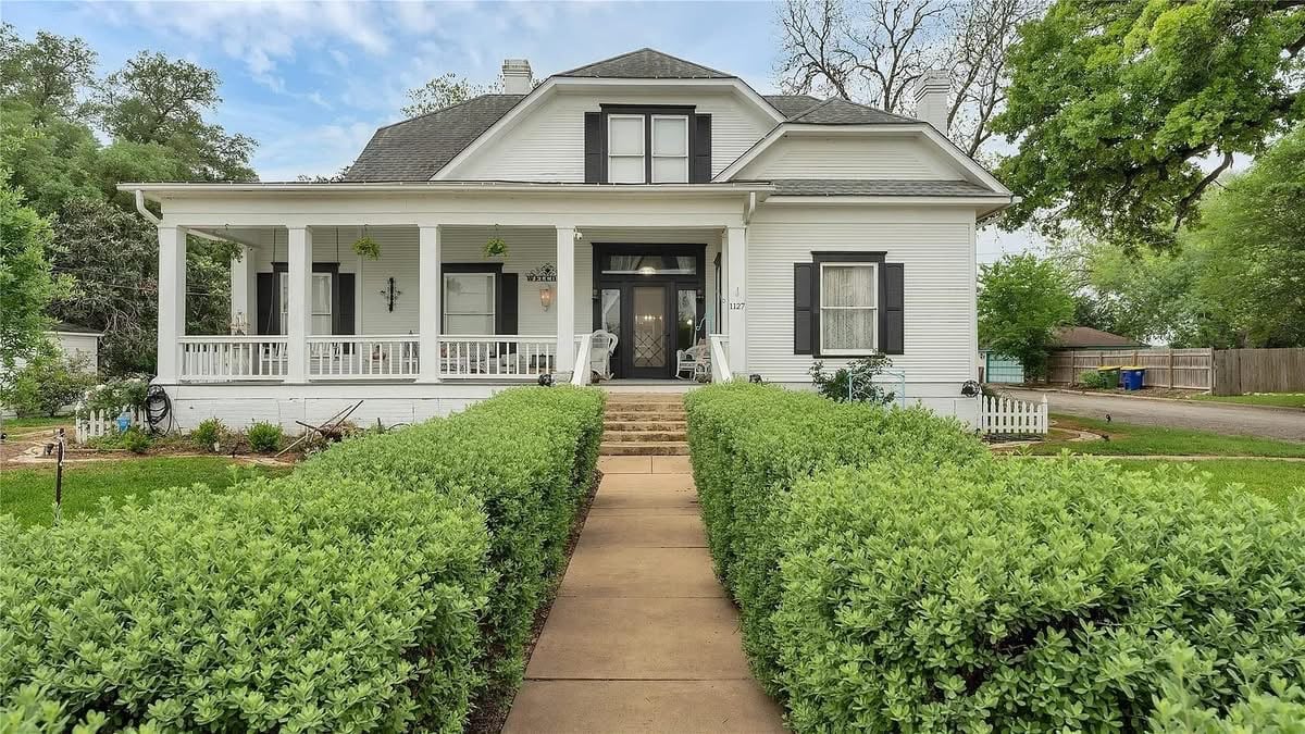 1910 Craftsman For Sale In Gonzales Texas