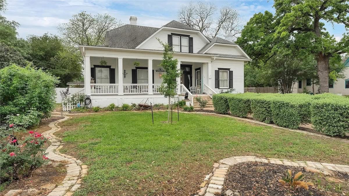 1910 Craftsman For Sale In Gonzales Texas