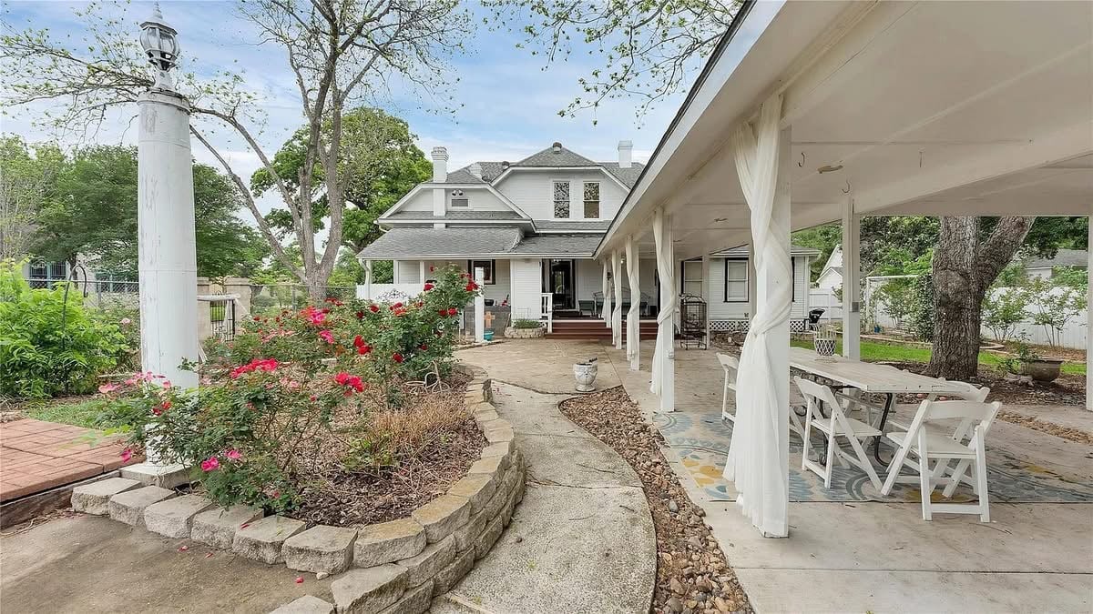 1910 Craftsman For Sale In Gonzales Texas